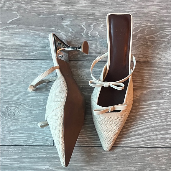 Elegant Cream Women's Shoes with Bow Detail - Picture 2 of 3